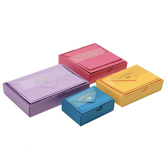 Crown Mill Color Collection - mehrere farbige Boxen mit Karten und Umschlägen, arrangiert in Lila, Pink, Gelb und Türkis.