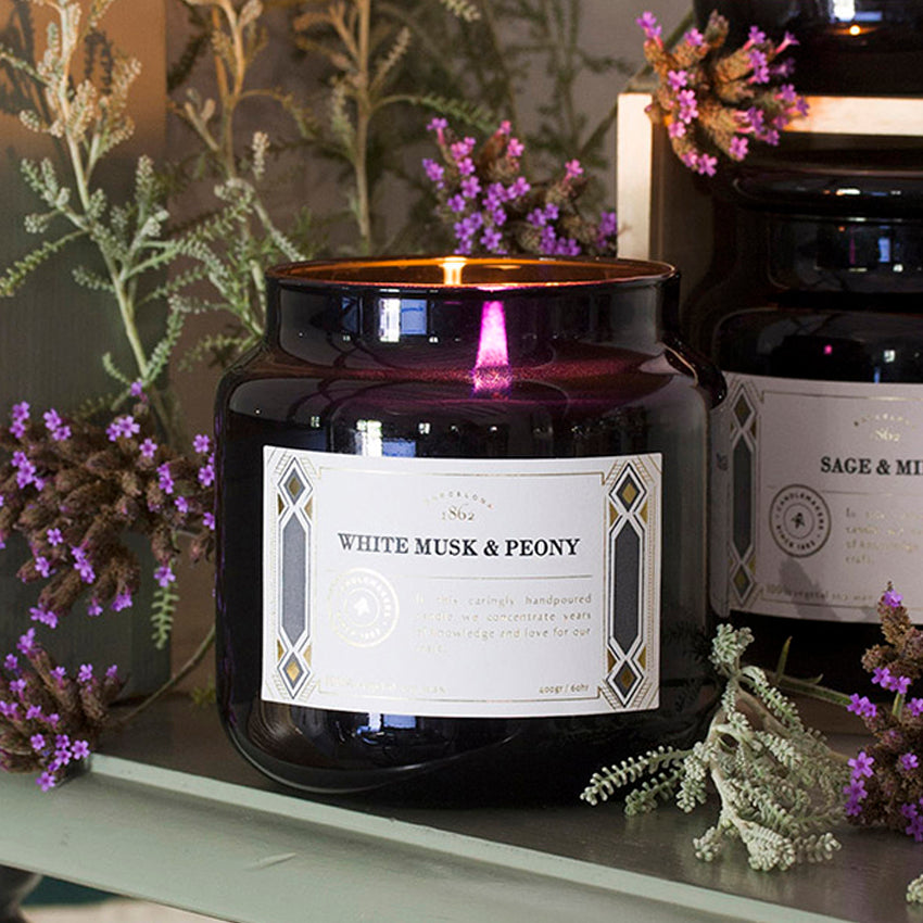 Cerabella Apothecary Duftkerze im Glas, Detailaufnahme aus der Kollektion