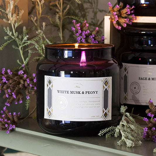 Cerabella Apothecary Duftkerze im Glas, Detailaufnahme aus der Kollektion