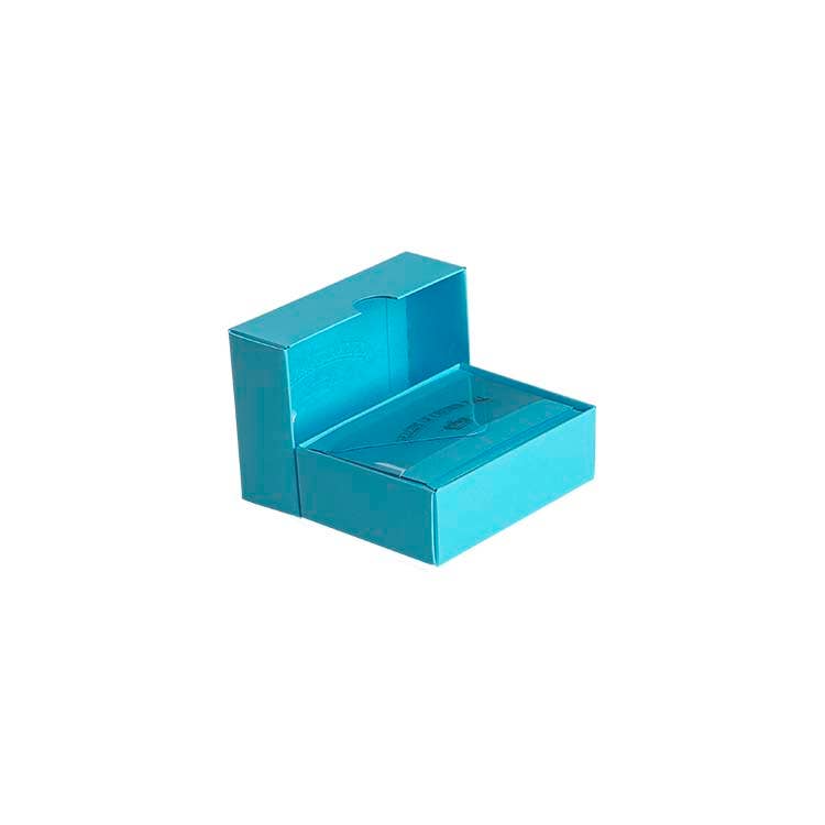 Crown Mill Karten- und Umschlagset in Arktis, geöffnet in türkisfarbener Box.